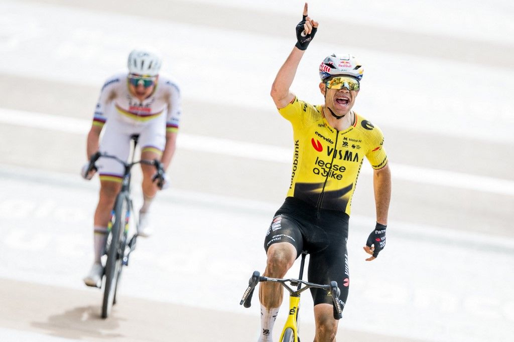 Wout van Aert Tadej Pogacar előtt nyerte meg a 2026-os Párizs–Roubaix országúti kerékpáros egynapos klasszikus versenyt