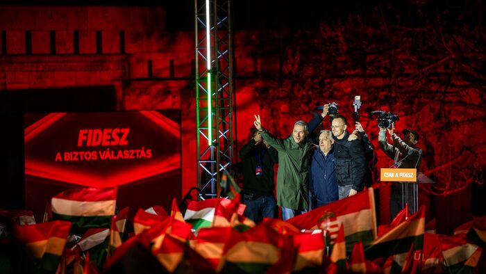 Fidesz kampányzáró
választás
kampány
Orbán ViktorFidesz kampányzáró
választás
kampány
Orbán Viktor