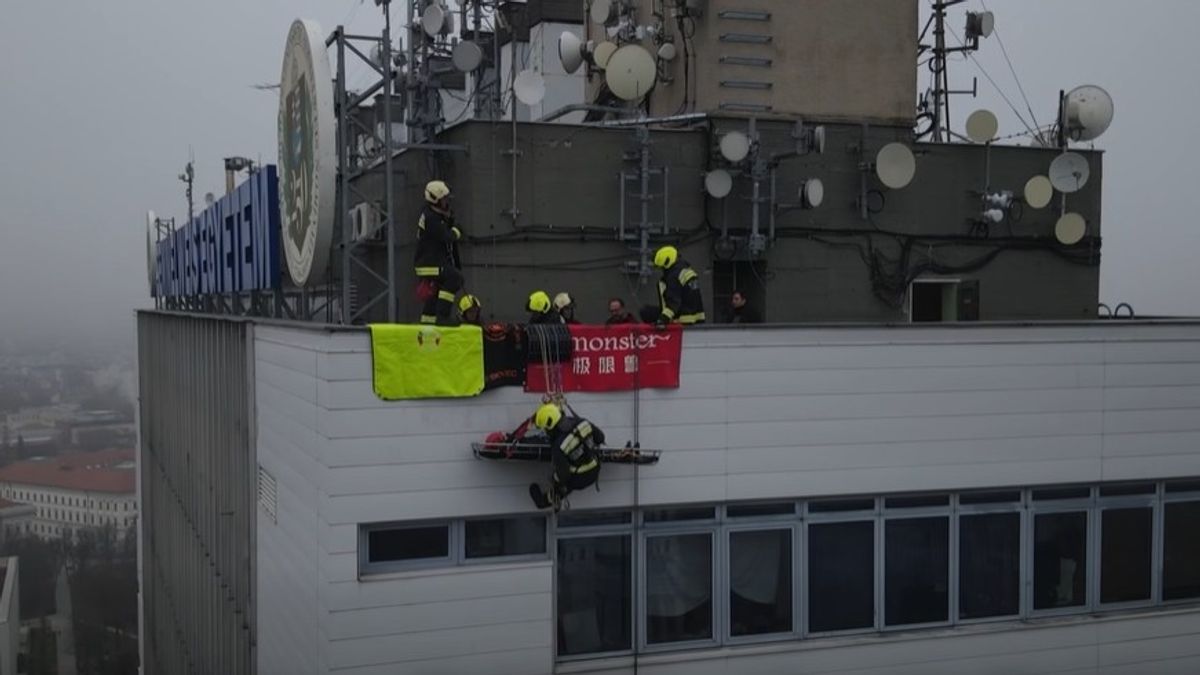 Szédületes videón az alpinista tűzoltók gyakorlatozása