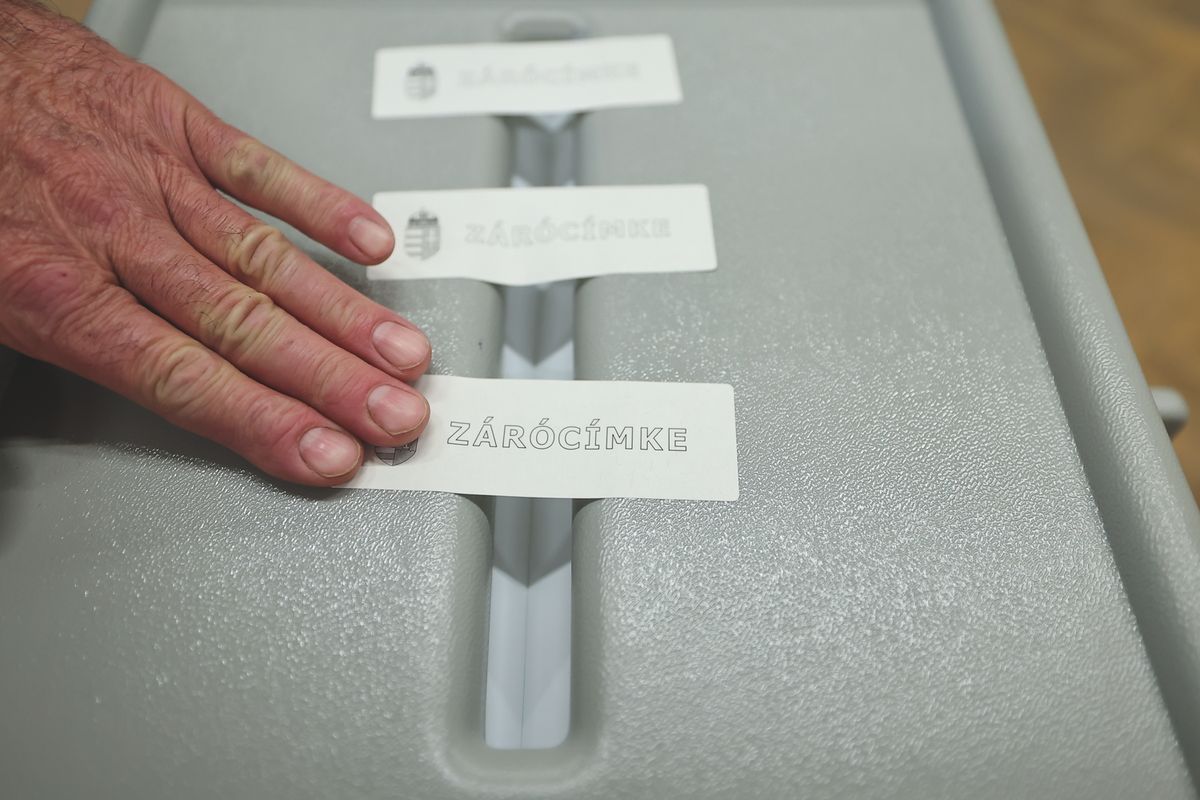 választás, szavazás
urnazárás