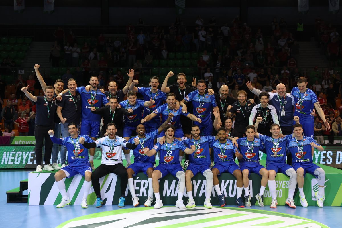 A tatabányi szurkolók cseppet sem voltak szomorúak kupadöntő után, a szurkolók is győztesként ünnepelték az ezüstérmest 