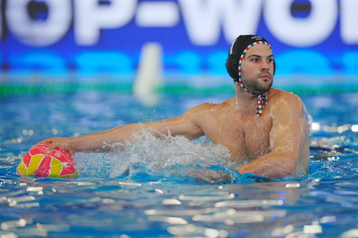 Fekete Gergő állította be a végeredményt, a magyar férfi vízilabda-válogatott 12-10-re nyert Szerbia ellen