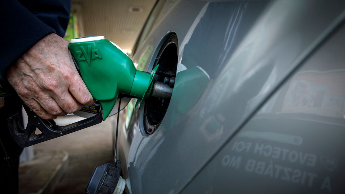 Hungary Considers Fuel Price Cap Amid Geopolitical Uncertainty
