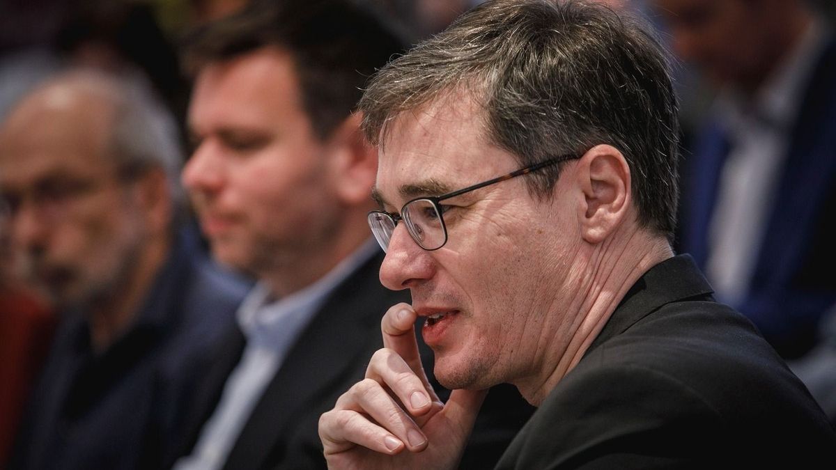 Karácsony kénytelen volt meghátrálni, napközben megnyílik a rakpart az autósok előtt