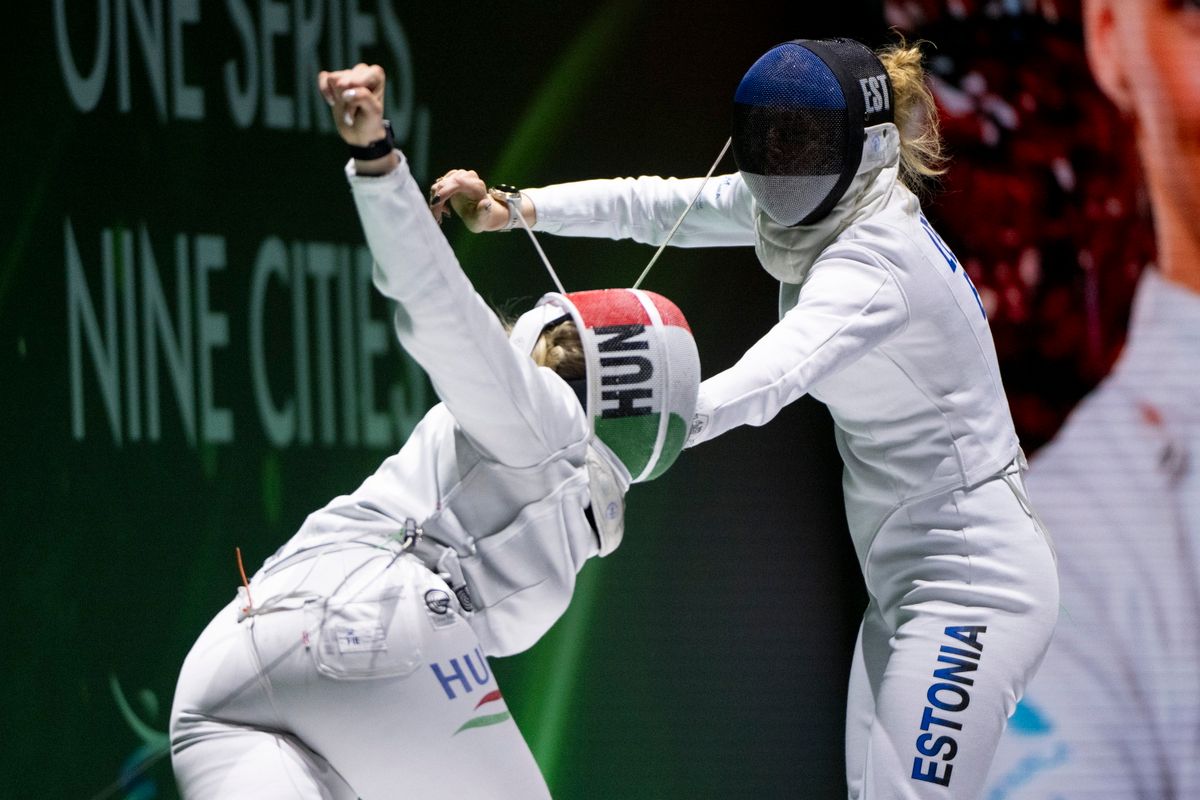 Muhari Eszter a fináléig remekül vívott, ott nagy előnyt adott le az észt Katrina Lehis ellen, így ezüstéremmel zárt