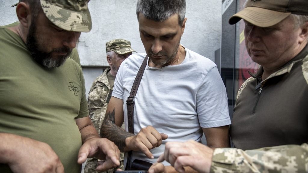 A kényszersorozás mindennapos Ukrajna városaiban