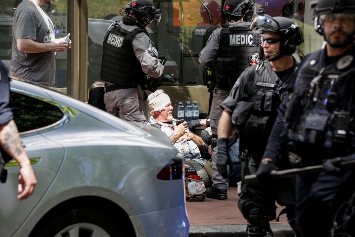 Forradalom helyett erőszak: Antifához köthető aktivisták támadása után ápolják a sérültet Portlandben