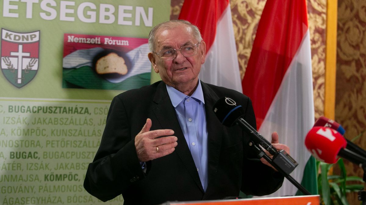  Újra Lezsák Sándor a Nemzeti Fórum elnöke