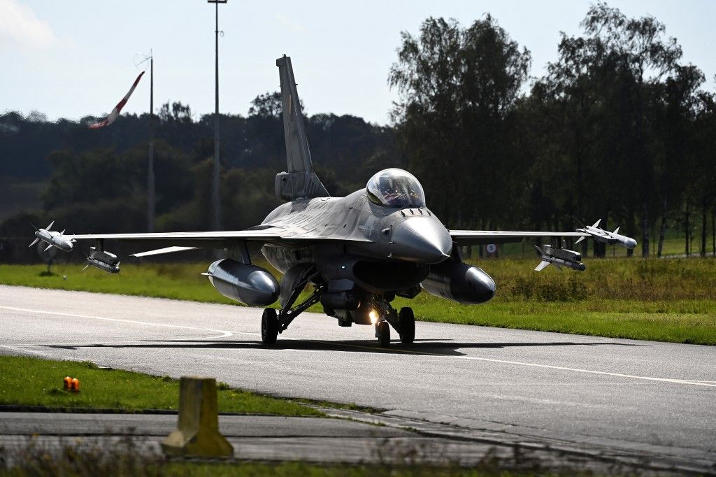 A Belgium F-16 jet fighter takes off for Estonia, part of the North Atlantic Treaty Organization (NATO), enhanced Vigilance Activities (eVA), carrying out scheduled patrols in key areas of Baltic airspace, following Russias invasion of Ukraine, at the Florennes Air Base, in Florennes on October 5, 2022. (Photo by JOHN THYS / AFP)