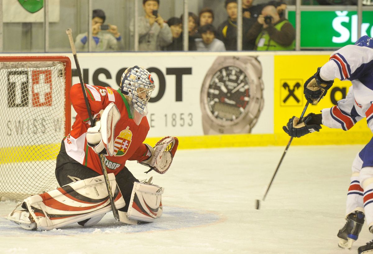 Száz alaklommal védte a magyar válogatott kapuját, nem vonult még vissza, de már a televízió előtt szurkol az egykori társaknak