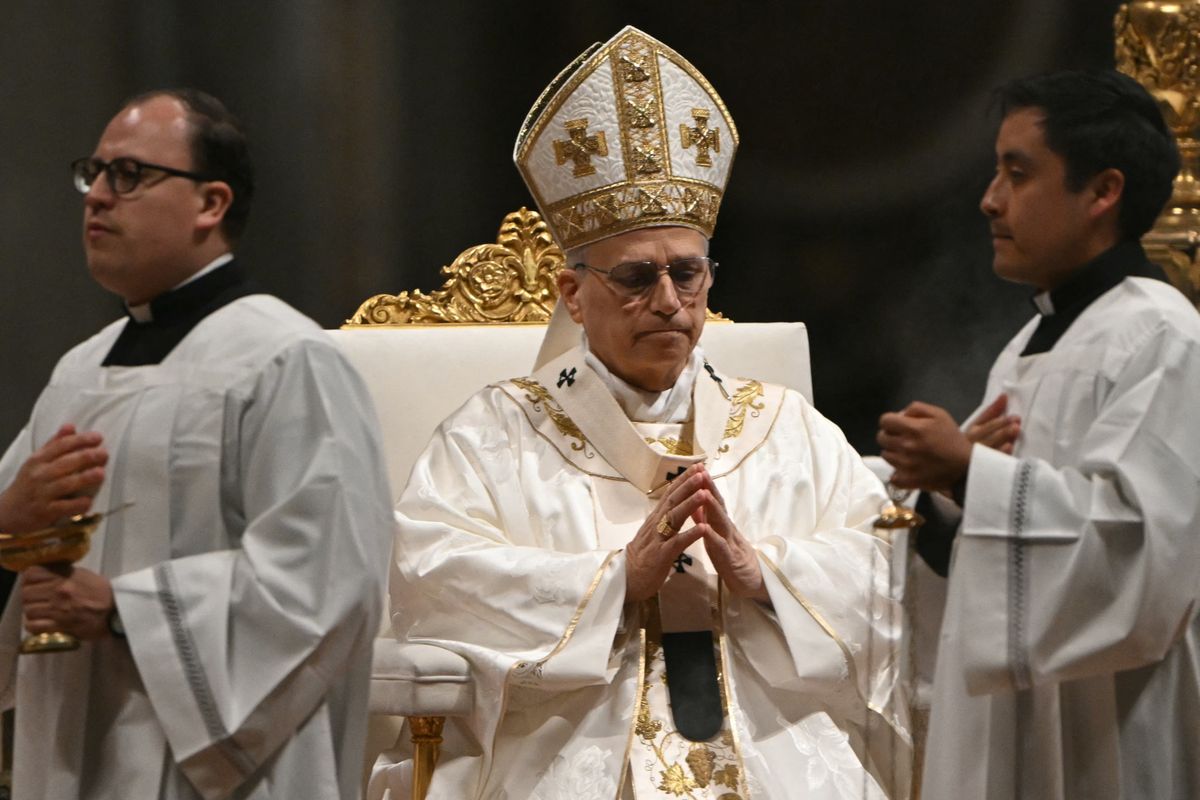 A pápa húsvétvasárnap gyöngyörű virágok előtt mutatja be a szentmisét, amelyek Hollandiából érkeztek