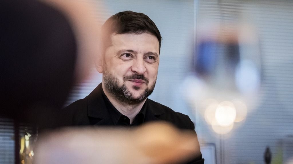 Zelenszkij kimenekített fekete pénzéből finanszírozhatják Magyar Pétert