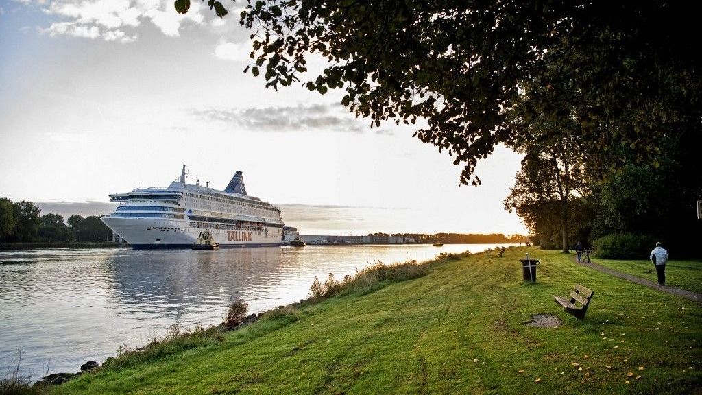 A Silja Europa óceánjáró hajó, amiből kétezer fős migránshotel lett