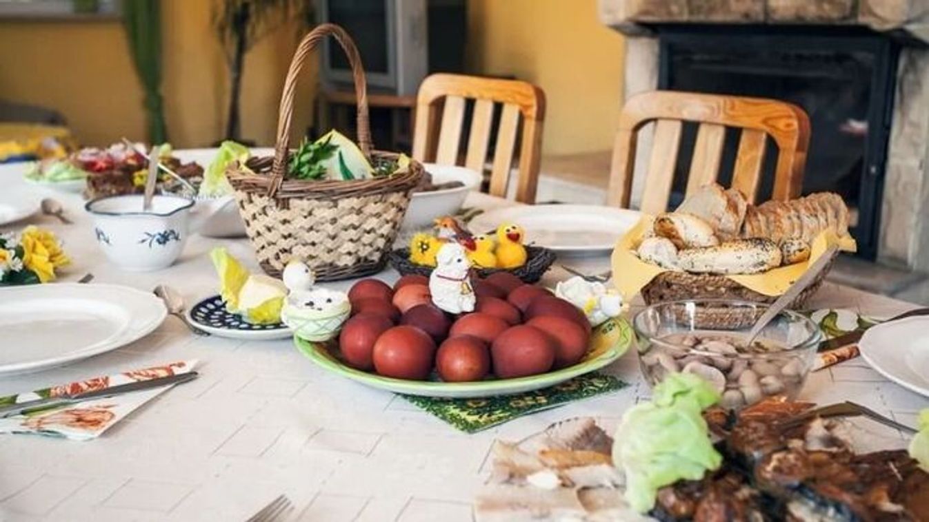 Fstive table at Easter (Photo: Mindmegette)