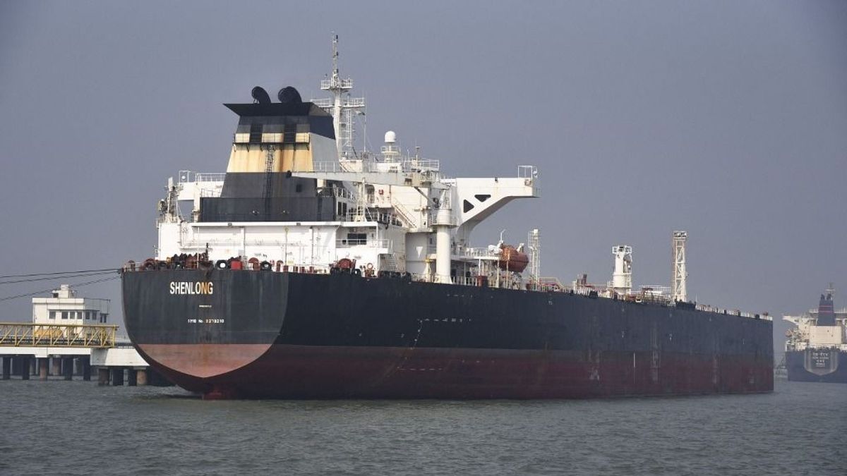 Hullámvasúton a globális energiapiac: Irán megnyitotta, majd újra bezárta a világ ütőerét