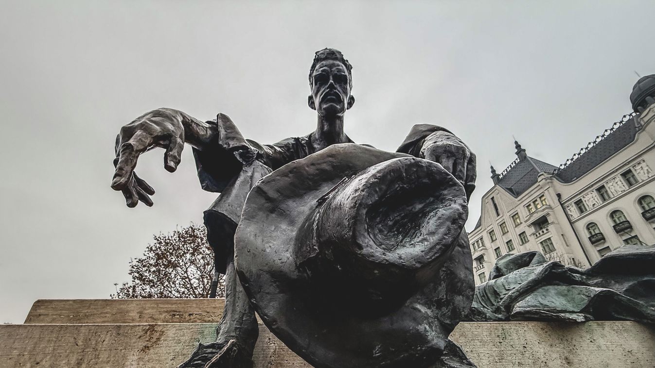 20251218 Budapest
József Attila szobor az Országháznál.
Fotó: Csudai Sándor (CSS)
MW
04.02. publi