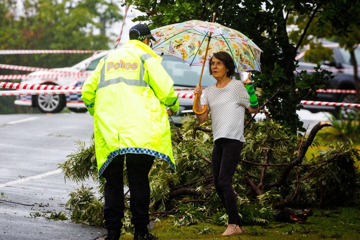 A késes támadó nem tett eleget a rendőrök felszólításának 