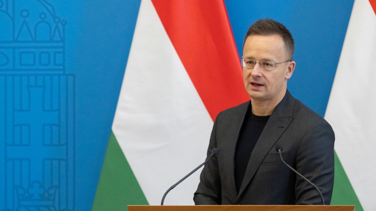 Szijjártó Péter: Minden ott van, 12 év dokumentumát nézegethetik