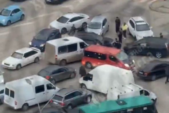 Sokan próbálták védeni a kényszersorozástól a férfit Forrás: Képernyőfelvétel