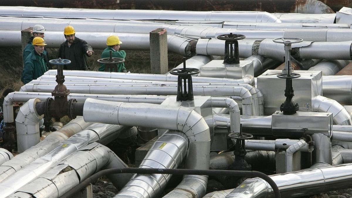 Három hónapig tartott, míg az olaj és a pénz megtalálta az útját