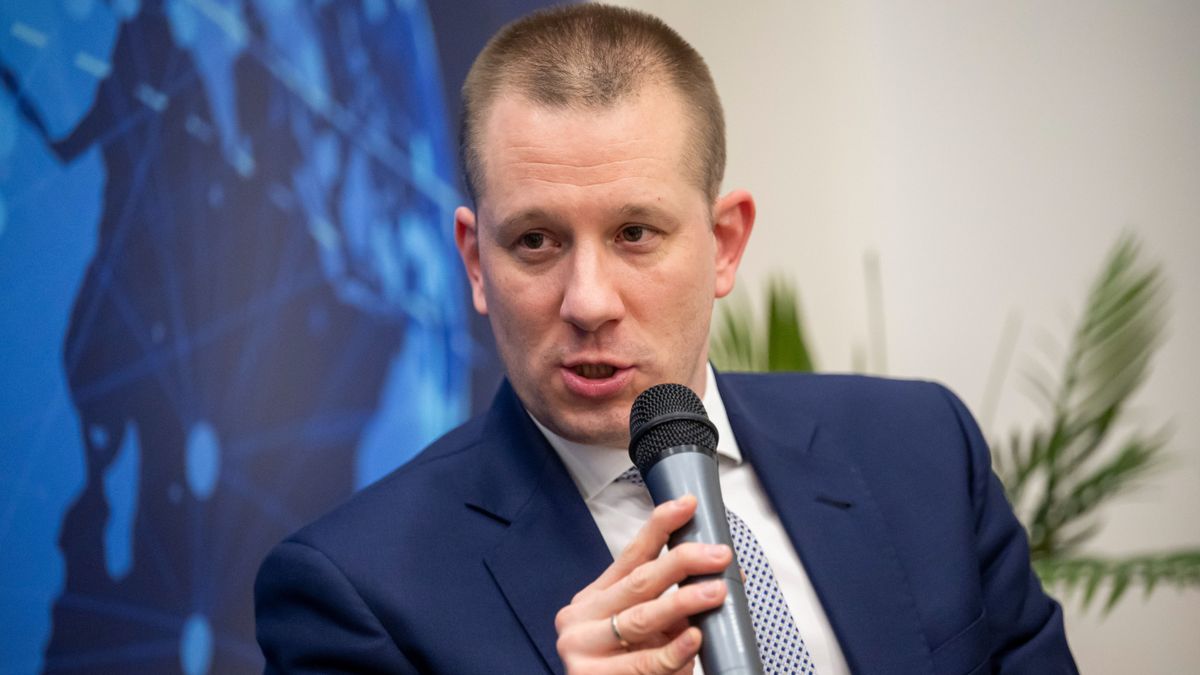 Békés Márton: Április 12-én arról döntünk, hogy kiben bízunk + videó