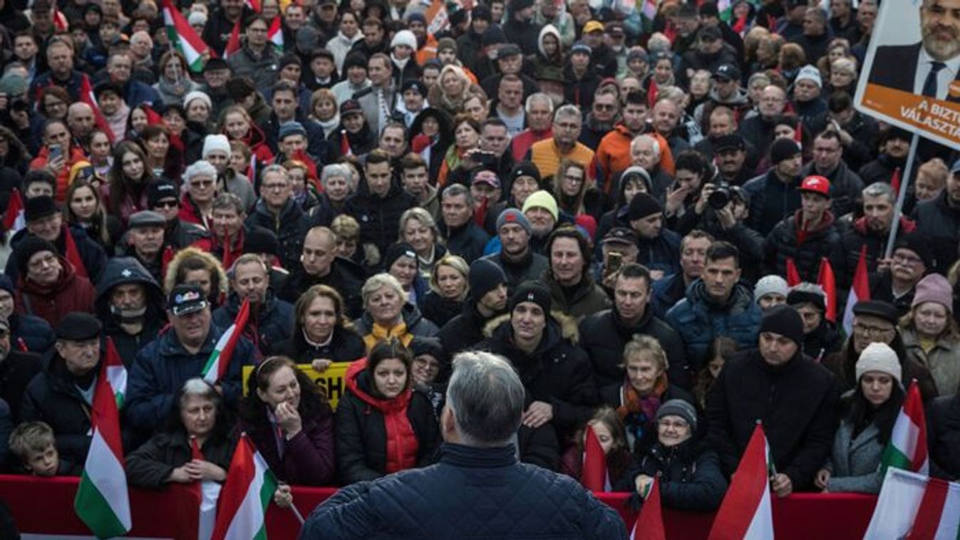 PM Orban, president of Fidesz delivers a speech at the Ocsa stop of his nationwide tour (Photo: Prime Minister’s Communications Office/Kaiser Akos)