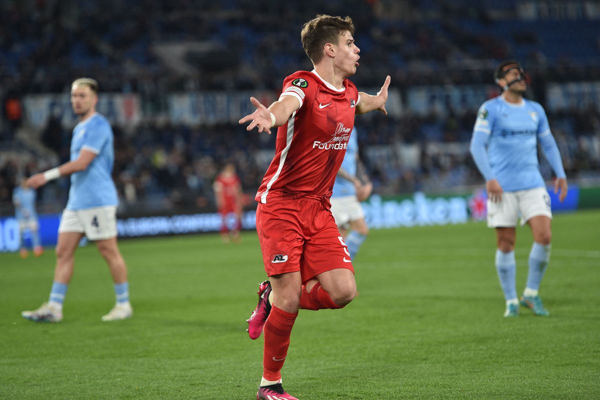Kerkez Milos a Lazio elleni gólját ünnepli: három éve az AZ Alkmaar eljutott a Konferencialiga elődöntőjéig, most Kovács Bendegúz került magyarként a hollandok keretébe
