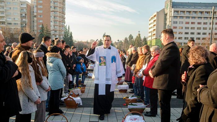 Húsvét - Húsvétvasárnapi ételszentelés Csíkszeredában