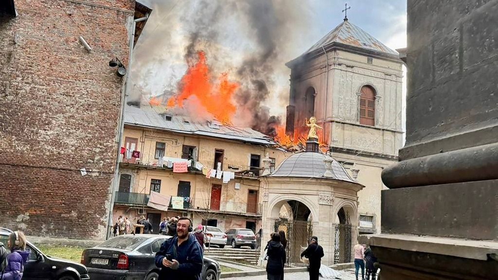 Miskolctól nem messze a rombolás és halál a hétköznapok részévé váltak