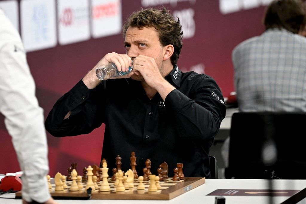 Grandmaster US' Niemann Hans Moke drinks from a bottle of water during the 11th round of the FIDE World Rapid and Blitz Championships 2025 at the Sports and Events Complex, at Qatar University in Doha on December 28, 2025. (Photo by MAHMUD HAMS / AFP)