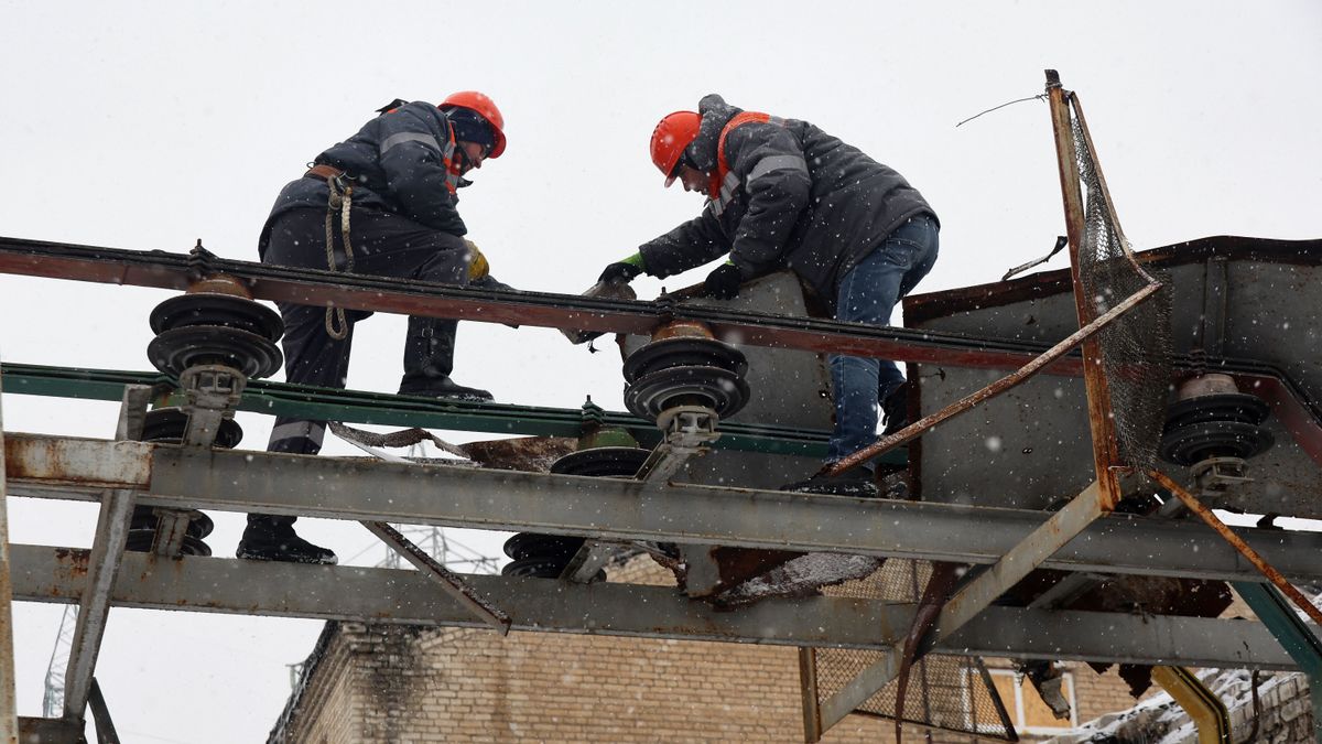 Hatalmas orosz támadás indult, bajban az ukránok, elsötétült minden