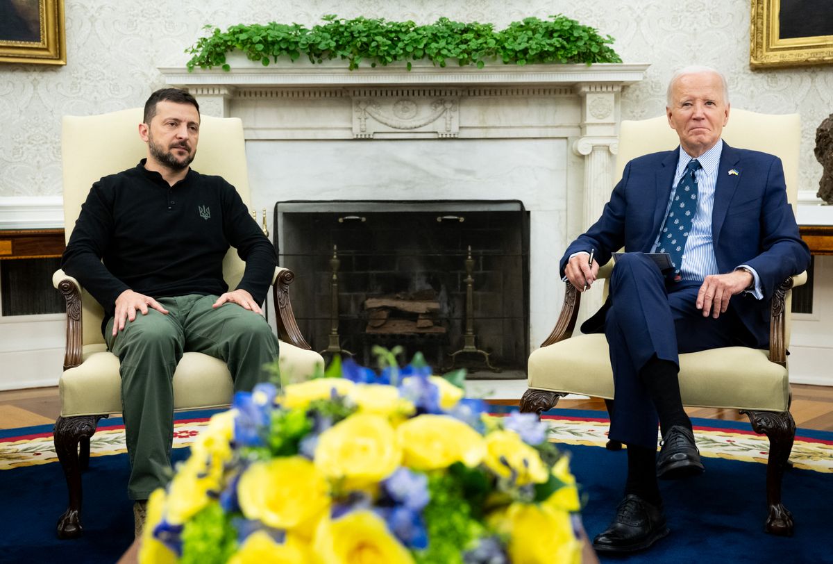 Volodimir Zelenszkij és Joe Biden. Az ukránok két amerikai választáson is engedték, hogy a demokraták eszközül használják őket Donald Trump és a republikánusok ellen
