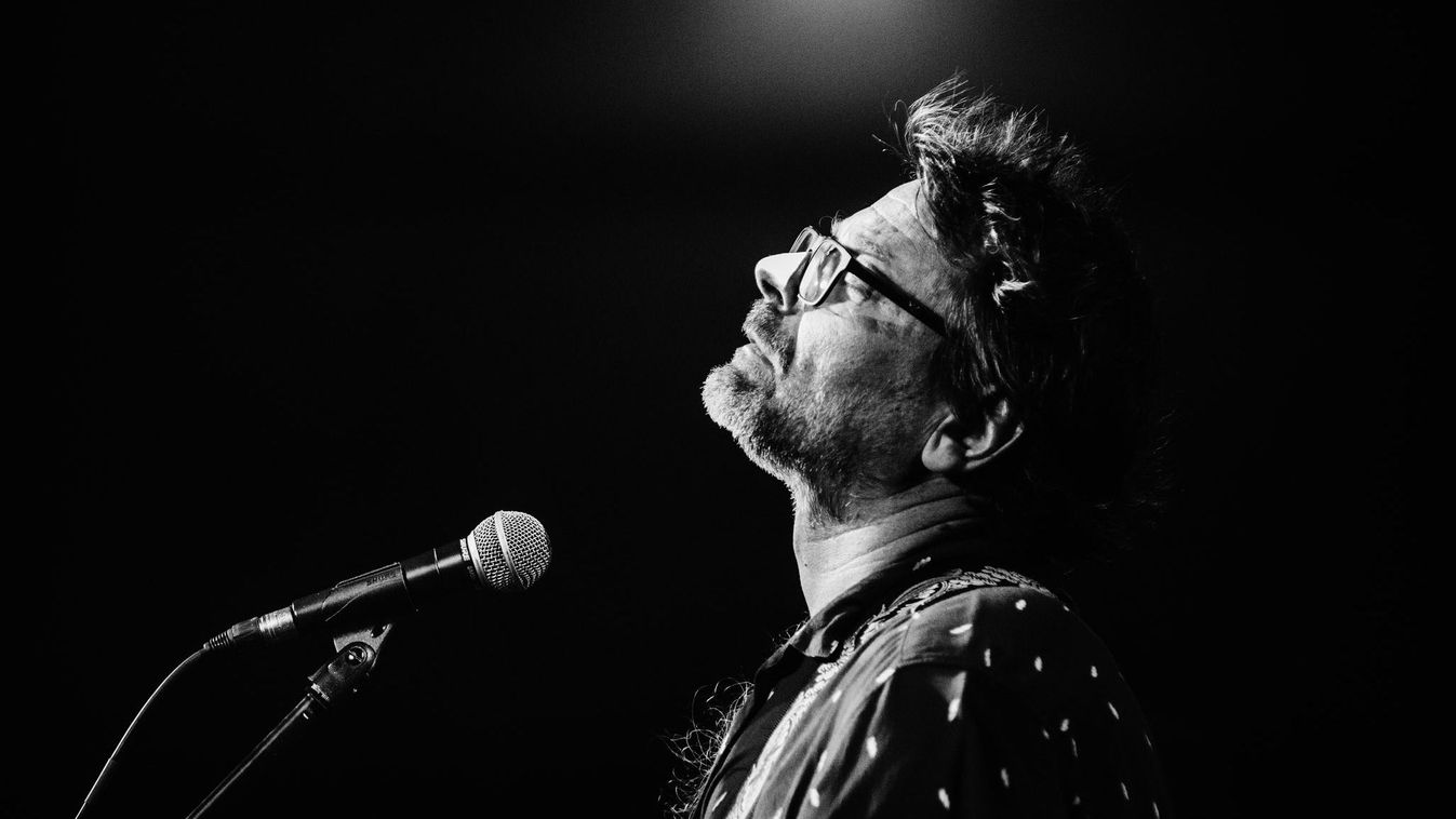 Lovasi András, a Kiscsillag frontembere.