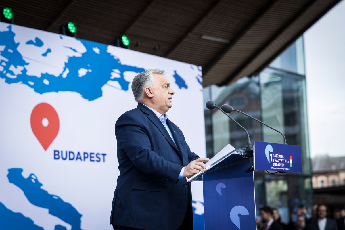 Telefonon egyeztetett az energiaválság ügyében Orbán Viktorral Robert Fico szlovák miniszterelnök