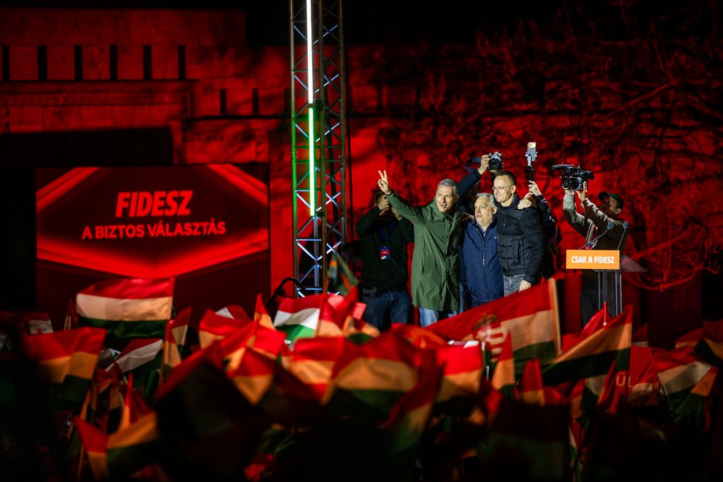Fidesz kampányzáró
választás
kampány
Orbán ViktorFidesz kampányzáró
választás
kampány
Orbán Viktor