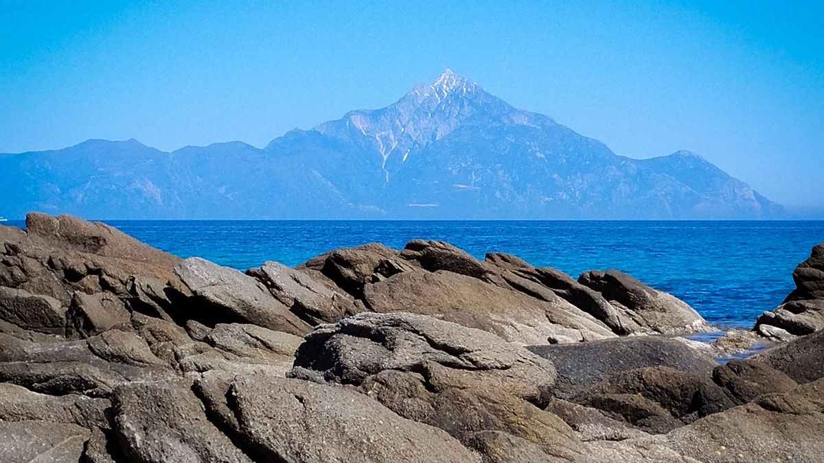 Isten égre tartott ujja