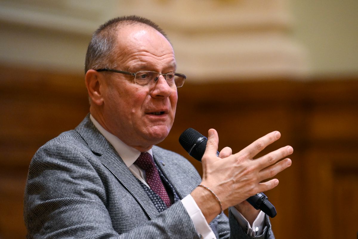 Budapest, 2026. február 9.
Navracsics Tibor közigazgatási és területfejlesztési miniszter az Egyetem születik - A Nemzeti Közszolgálati Egyetem 15 éve elnevezésű rendezvény miniszteri pódiumbeszélgetésén a Nemzeti Közszolgálati Egyetem (NKE) Ludovika főépületének Széchenyi-dísztermében 2026. február 9-én.
MTI/Purger Tamás