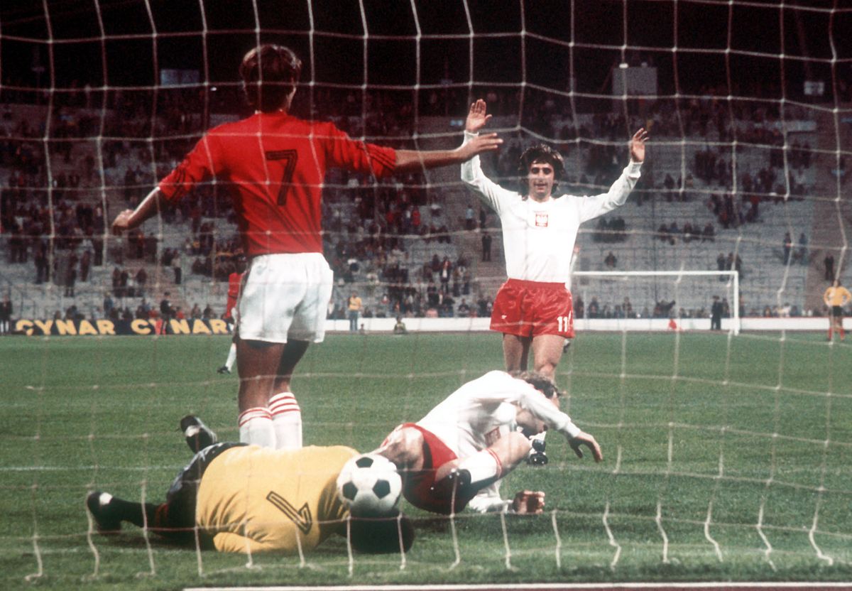 Poland's Grzegorz Lato (front r) scores the 7:0 final score against Haiti during the 1974 FIFA World Cup in Germany on June 19th 1974 in Munich. Photo: Natascha Haupt picture alliance / ASA (Photo by Werek Natascha Haupt / R3690_Werek_Natascha_Haupt / dpa Picture-Alliance via AFP)