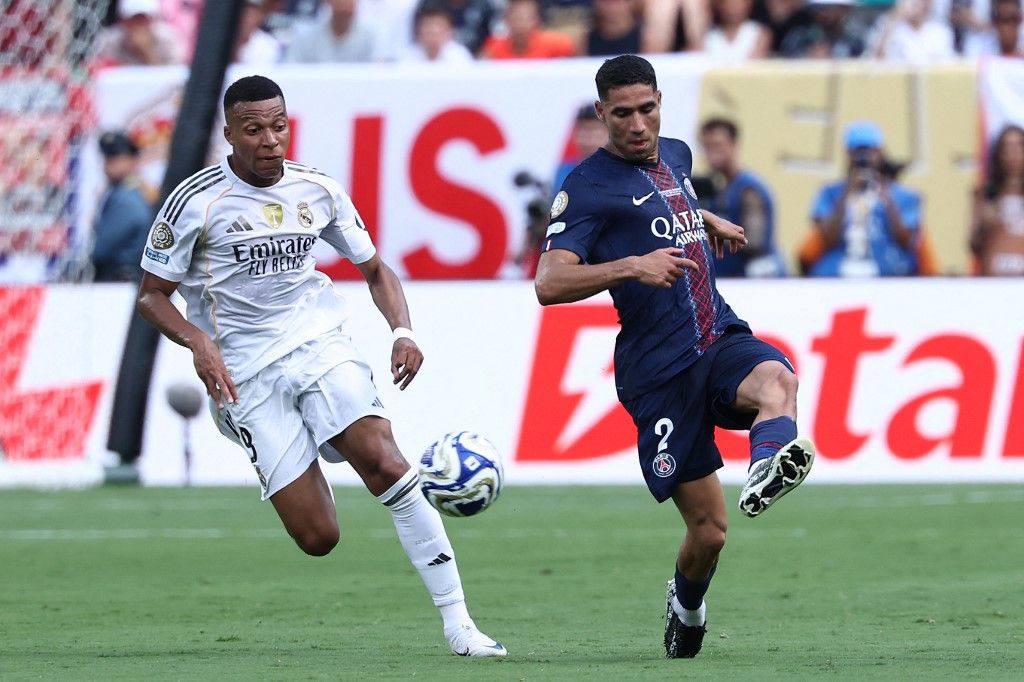 A francia válogatott Kylian Mbappé (balra) Asraf Hakimi mellett ülve a Real Madridról és a PSG-ről is beszélt