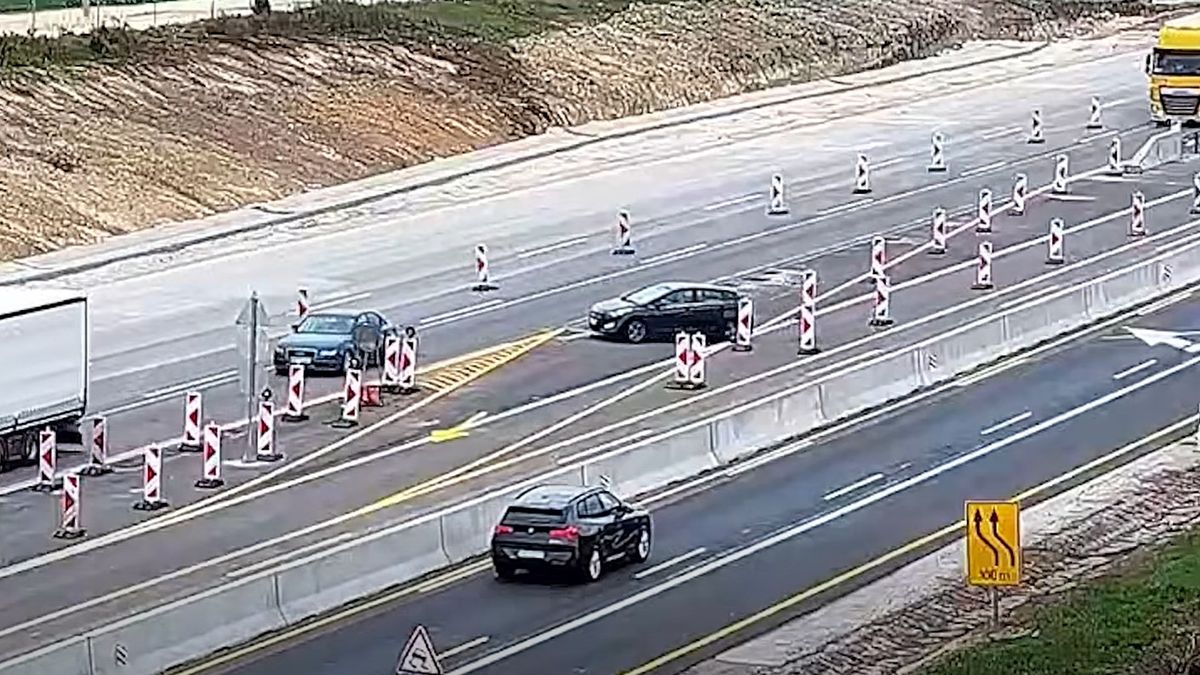 Kifogott egy autóson az M1-es új terelése, de aztán „megoldotta okosba” + videó