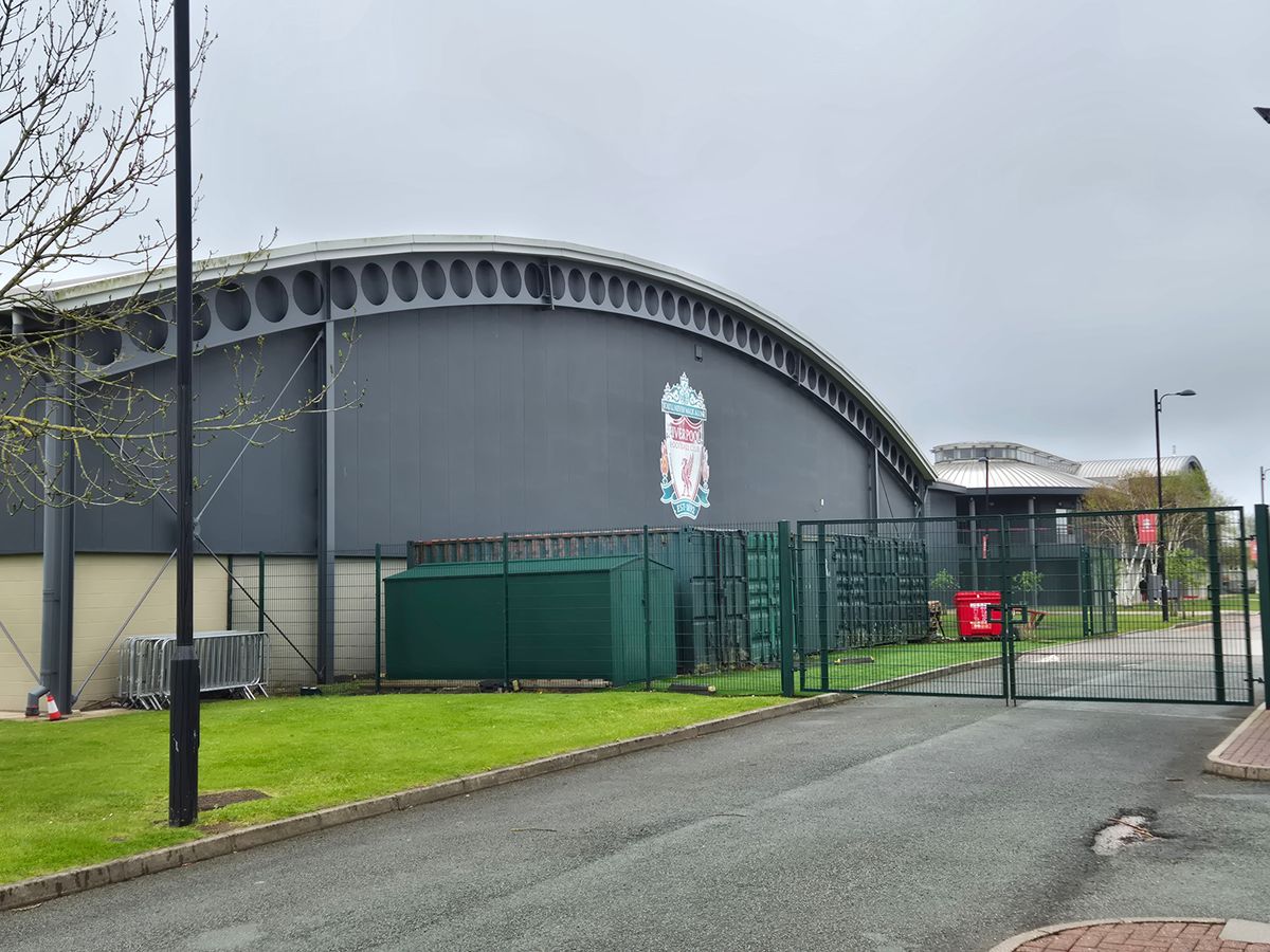 A Liverpool akadémiájának bejárata Kirkbyben