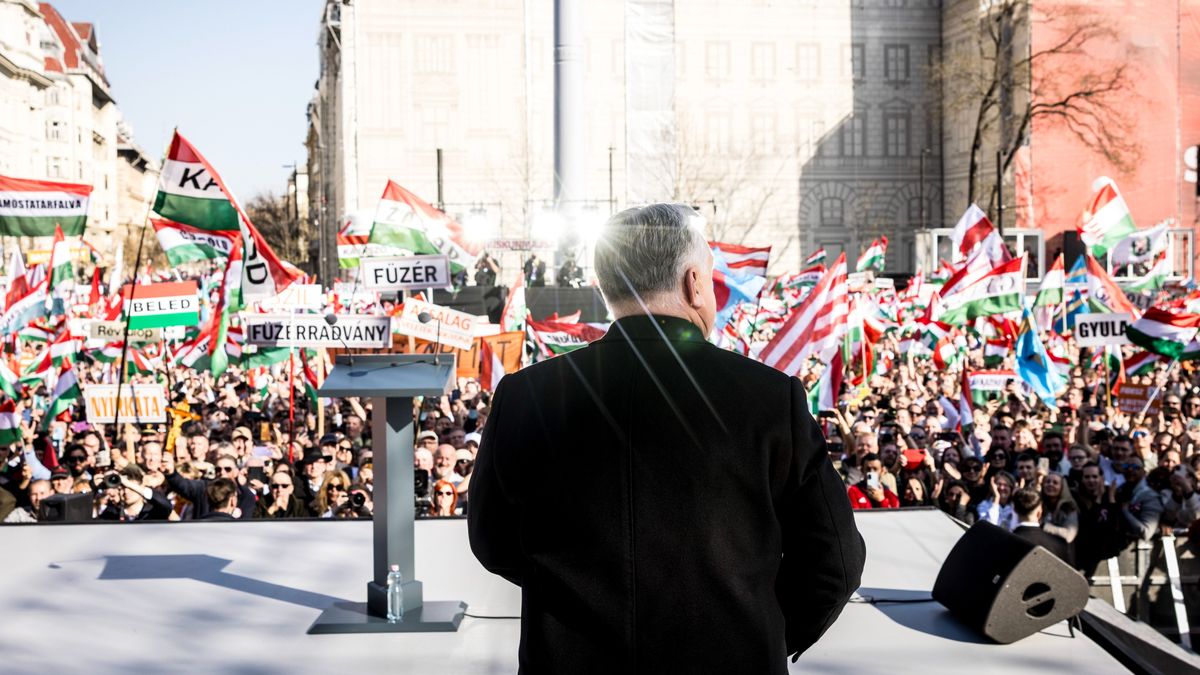 Orbán Viktor:  Van mit megvédenünk. Fel, győzelemre! + videó