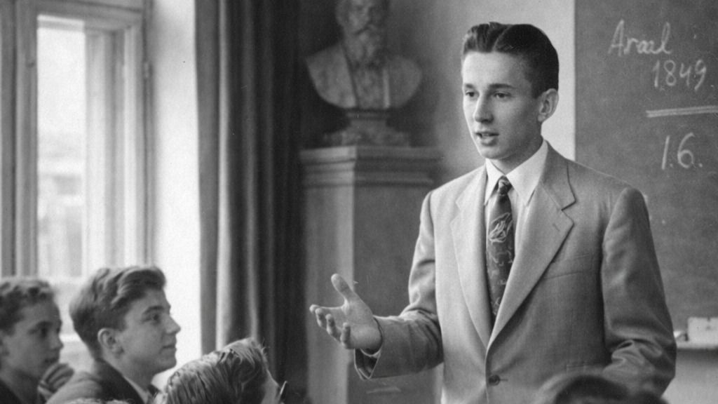 Antall József az Eötvös Gimnázium tanáraként (rekonstrukció)