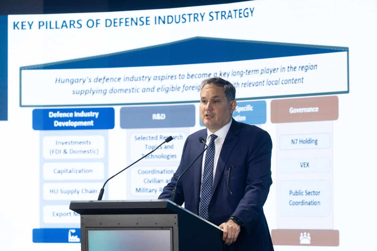 Budapest, 2026. március 26.
Nagy Márton nemzetgazdasági miniszter nyitóbeszédet mond a V4 Space & Defense Festival 2026 űr- és védelmi ipari rendezvényen a Bálna Budapest rendezvényközpontban 2026. március 26-án.
MTI/Kocsis Zoltán