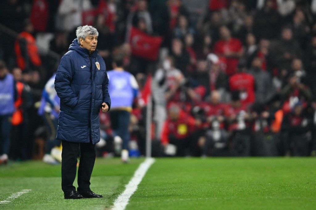 Mircea Lucescu március 26-án még szövetségi kapitányként vezette a román válogatottat, Bölöni László is megdöbbent a halálán