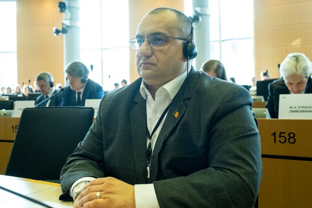 Azonnali és feltétel nélküli lemondását követelte Ursula von der Leyennek Cristian Terheș román EP-képviselő  (Fotó: AFP)