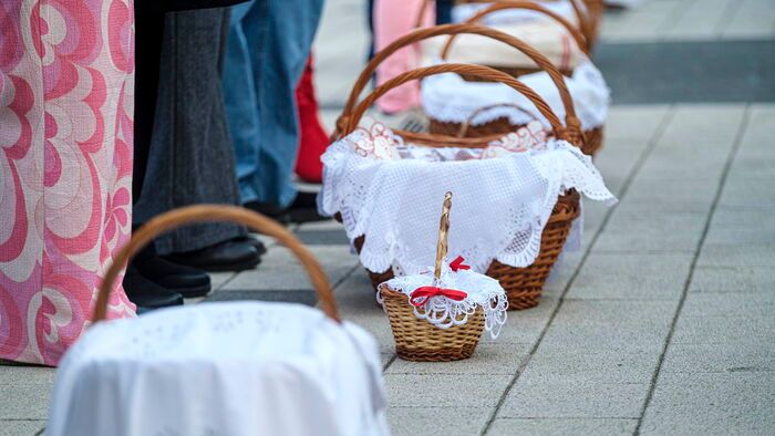 Húsvét - Húsvétvasárnapi ételszentelés Csíkszeredában