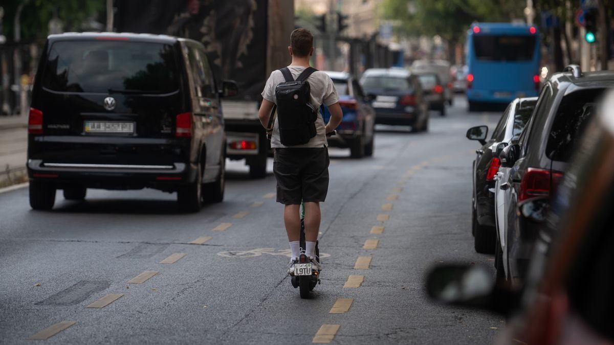 Kitilthatják a e-rollereket Kaposvár sétálóövezetéről + videó