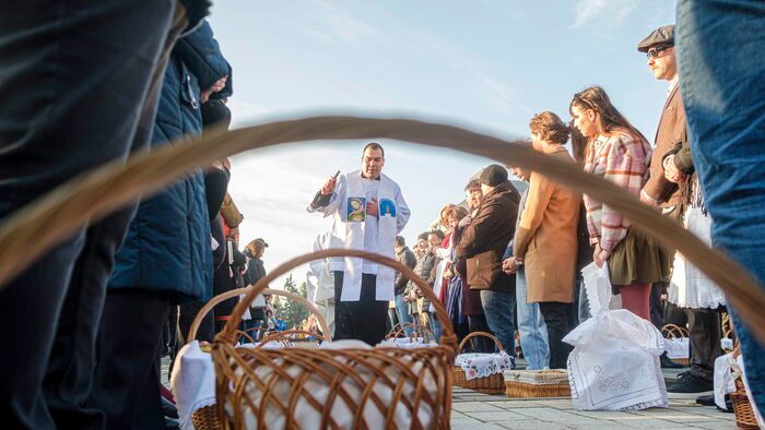 Húsvét - Húsvétvasárnapi ételszentelés Csíkszeredában