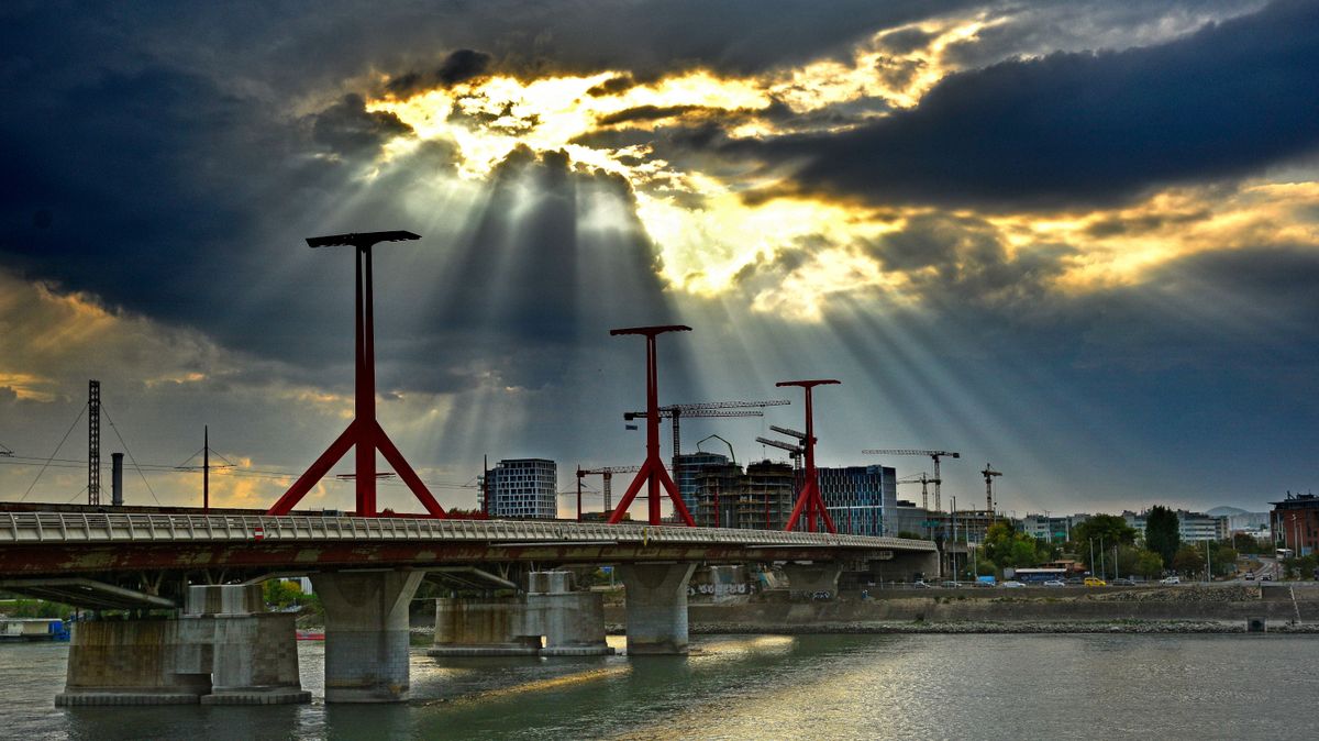 Visszavonták a zivatarriasztást, de jön a szeles, felhős idő + videó